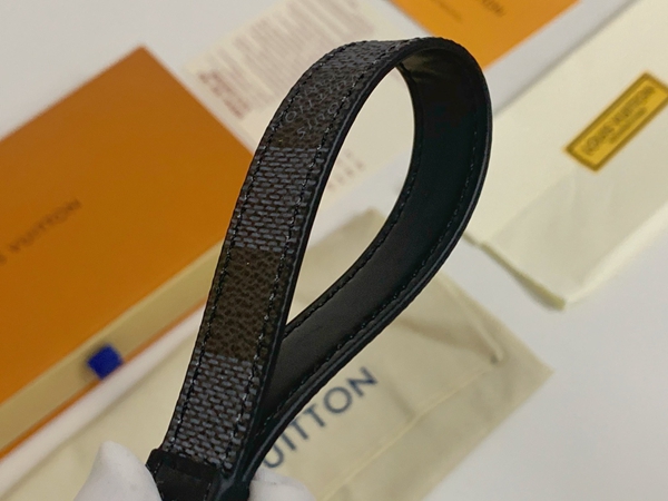 ブランドキーホルダー角部分ディテール